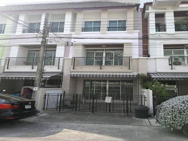 ให้เช่าทาว์นโฮม 3 ชั้น ซอยกรุงเทพกรีฑา 7 โครงการ บ้านกลางเมือง เดอะปารีส ใกล้ AirportLink