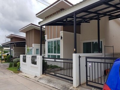 ขายบ้านแฝดมือสองนิคมพัฒนา แผ่นดินทอง ลิฟวิ่งโฮมส์ 2 นิคมพัฒนา-ระย ขายบ้านแฝดมือสองนิคมพัฒนา แผ่นดินทอง ลิฟวิ่งโฮมส์ 2 นิคมพัฒนา-ระย