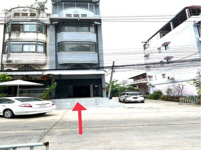 ให้เช่าอาคารพาณิชย์ 3 ชั้นครึ่ง หมู่บ้านรุ่งกิจวิลล่า7 ถนนร่มเกล้ ให้เช่าอาคารพาณิชย์ 3 ชั้นครึ่ง หมู่บ้านรุ่งกิจวิลล่า7 ถนนร่มเกล้