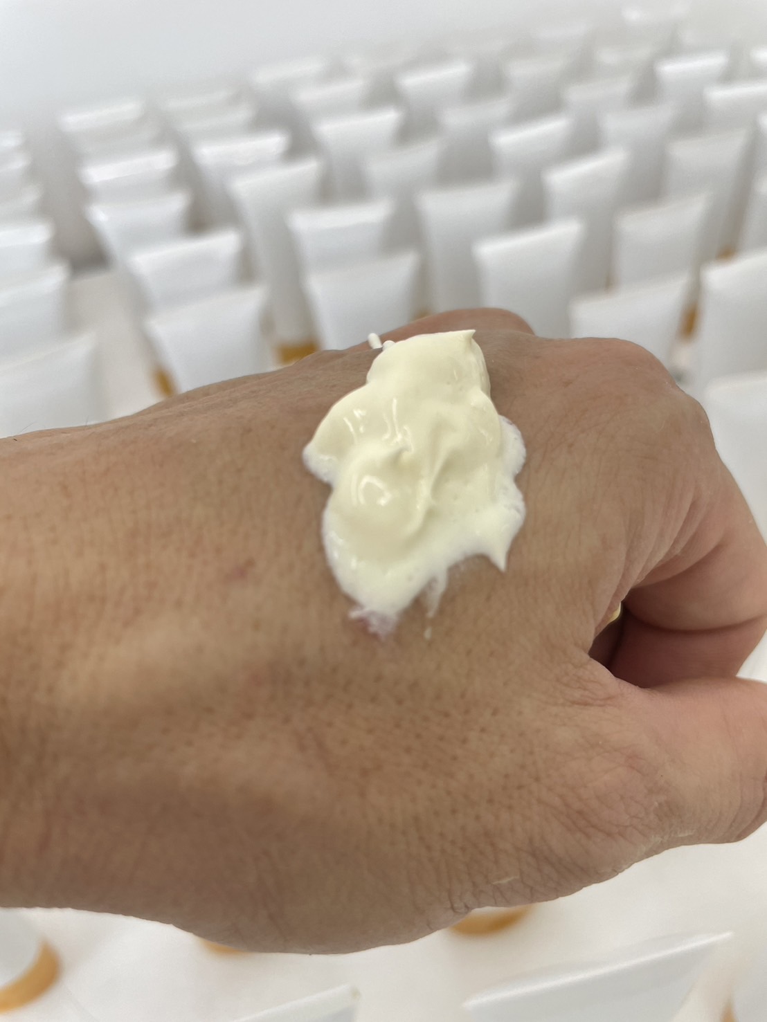 กรดกัดผิวขาว(โลชั่น) กรดกัดผิวขาว(โลชั่น)