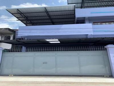 ให้เช่าโกดังพร้อมสำนักงาน มีลิฟท์ขนของ ไฟ3เฟส สุขสวัสดิ์14 พระราม